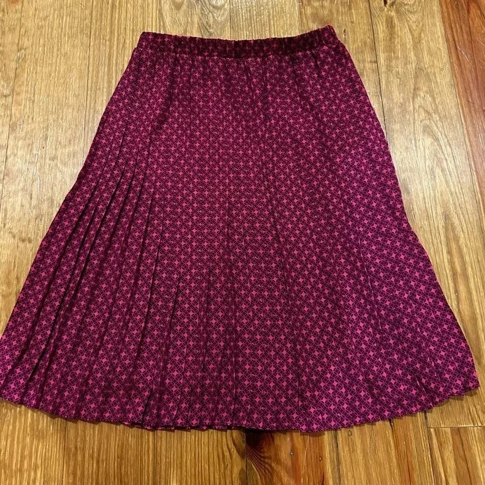 Banana Republic Fuschia Pleated Skirt